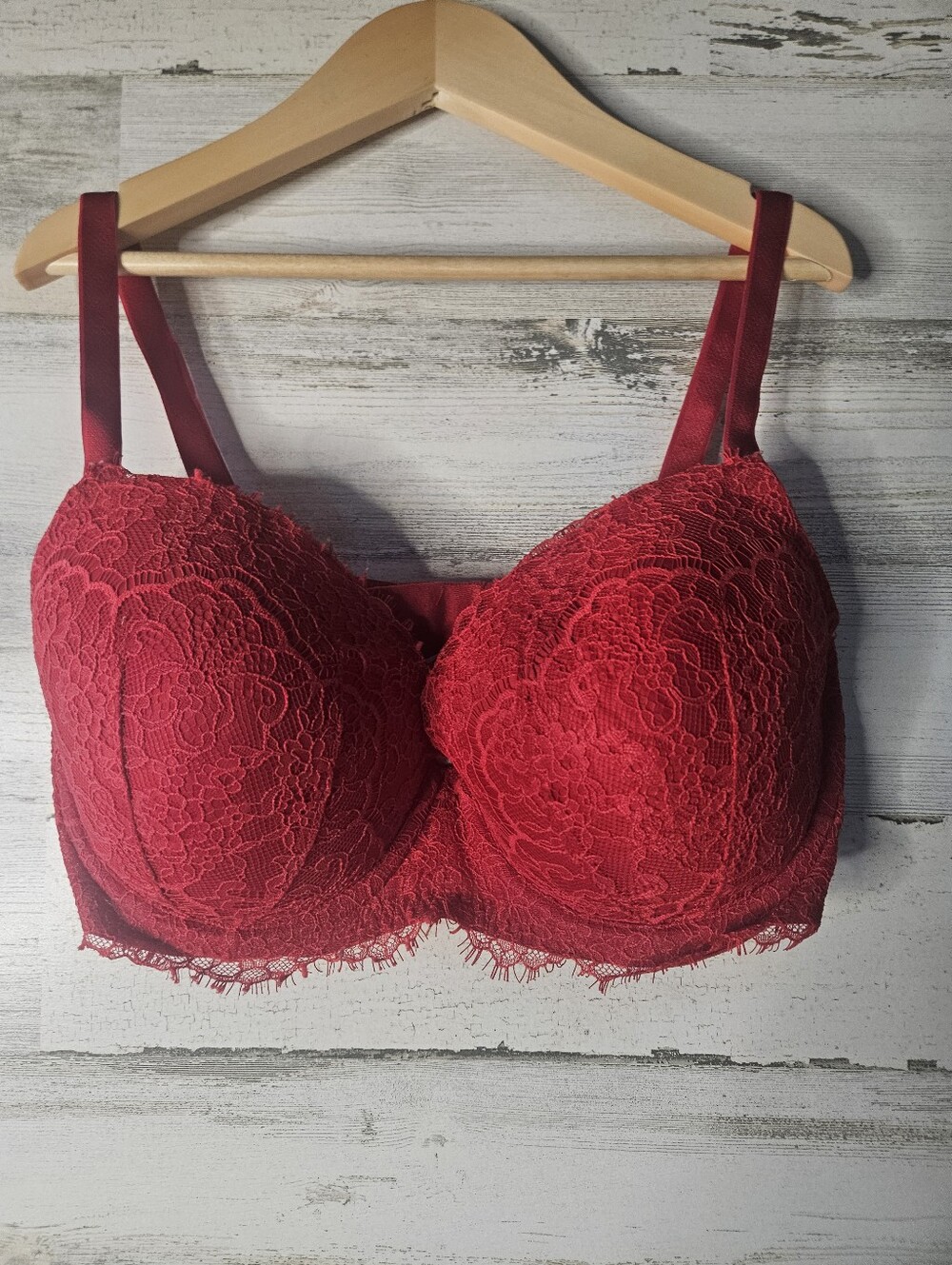 Victoria's Secret Red Lace Bra 34DDD EUC Langerie